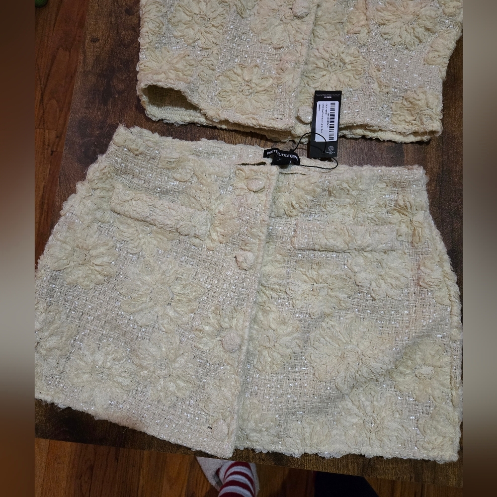 Two-Piece set - Picture 3 of 5